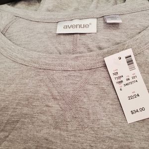 Sweater with kangaroo pockets in front